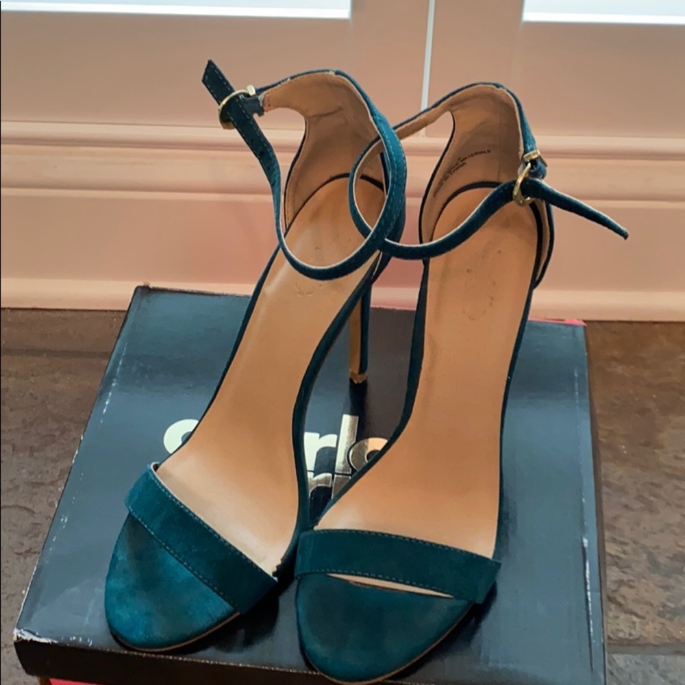 Emerald heels